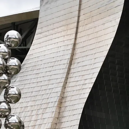 Funcional Y Elegante En El Centro Junto Guggenheim By Urban Hosts * Bilbao